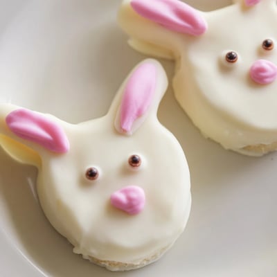 White Chocolate Bunny Cakesicles